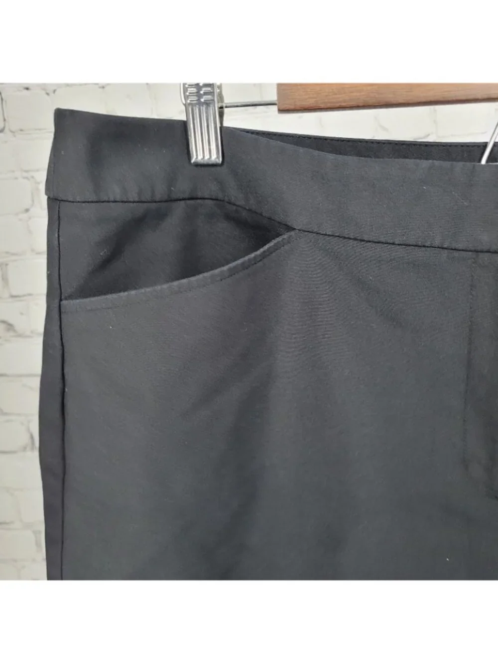 Chico's Black High Rise Stretch Slash Pockets Chino Shorts 3 US 16 (38x9)